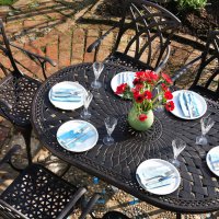 Vista previa: Close up the June 6 seater garden table and April chairs in antique bronze