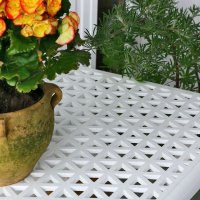 Vista previa: White metal claire garden side table 2