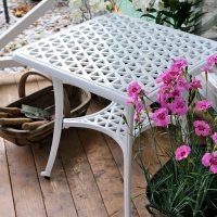 Vista previa: White_Sandra_Side_Table_Cast_Aluminium_Garden_Furniture_2