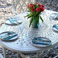 Vista previa: White 4 seater Oval Garden Table Set 1
